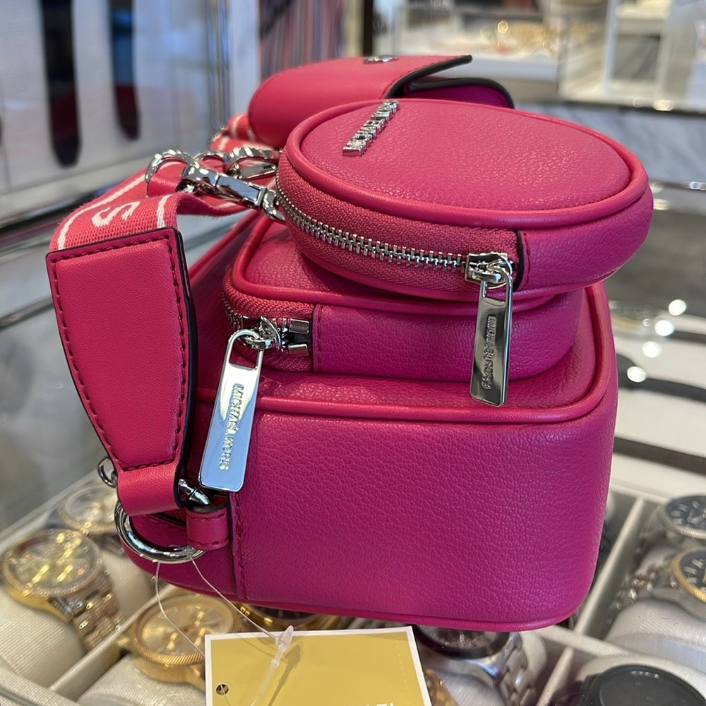 Michael Kors Jet Set Leather Md Crossbody Bag Case Apple AirPods Pro
Dragonfruit - Picture 16 of 16